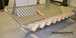 Design-trapp i metall for messanin/halvetasje, brukt