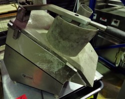 Atom CEG 8156 MASTER kuttemaskin/grønnsakskutter for storkjøkken, brukt