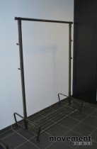 IKEA Portis klesstativ / garderobestativ i sort, 119 cm bredde, pent brukt