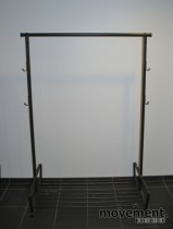 IKEA Portis klesstativ / garderobestativ i sort, 119 cm bredde, pent brukt