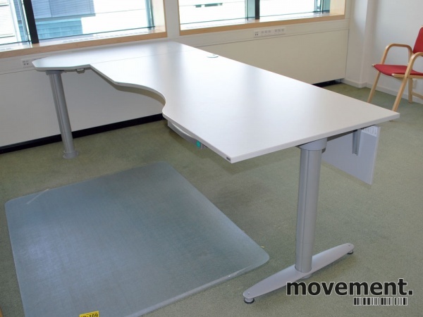 Kinnarps T serie skrivebord i hvitt medel. hevsenk, 260x125 10 stk. Kinnarps Serie T skrivebord (160x90 cm, Hvit