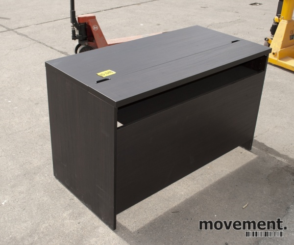 IKEA Bestå skrivebord i brunbeiset tre,120x60 cm, pent brukt IKEA Bestå skrivebord i brunbeiset tre,120x60 cm, pent brukt
