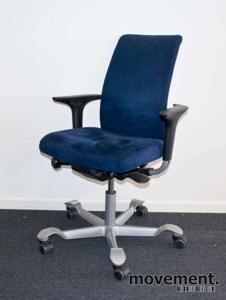 Håg H05 5500 kontorstol i blå mikrofiber(Comfort 0040), pent Ergonomisk kontorstol Håg Capisco 8106 igrå mikrofiber, 69cm