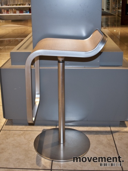 La Palma Lem Stool, høydejusterbarbarkrakk i eik satin La Palma Lem Stool, høydejusterbarbarkrakk i sort skinn