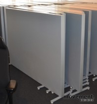 Abstracta Alumi skillevegg i mellomgrått, 185cm bredde, 135cm høyde, pent brukt