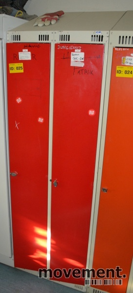 Solgt!Garderobeskap i stål, med to luker, - 1 / 2