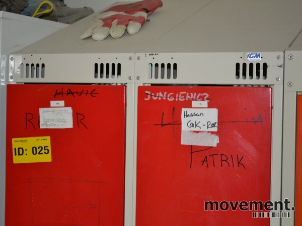 Solgt!Garderobeskap i stål, med to luker, - 2 / 2