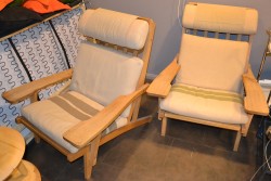 Hans Wegner GE375 lenestol i eik, produsert av Getama, Danmark, pent brukt