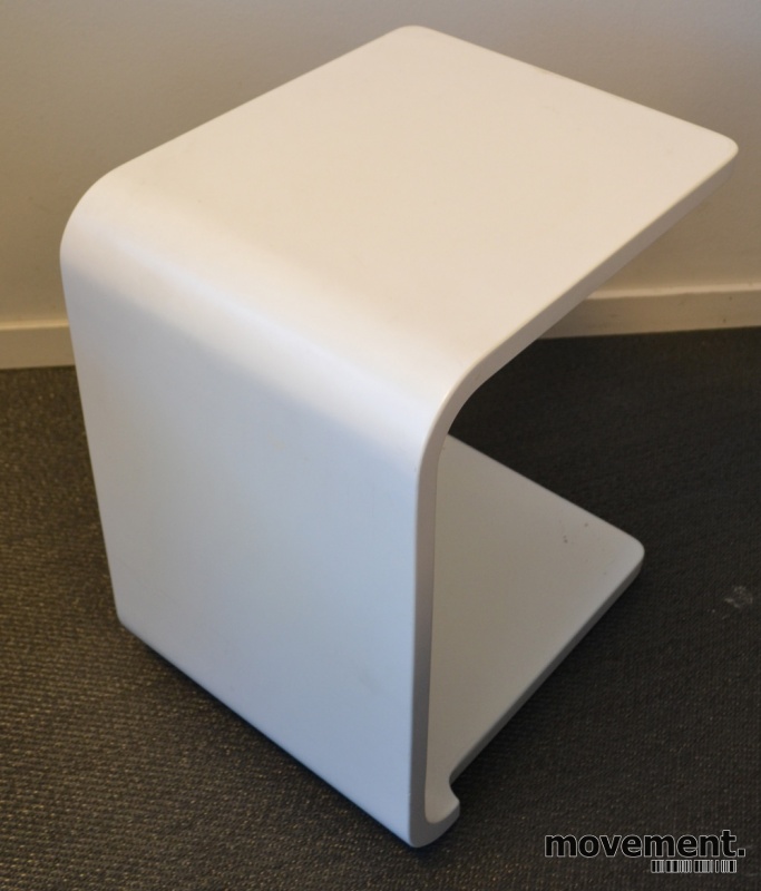 Solgt!Lite sidebord på hjul i - 2 / 3