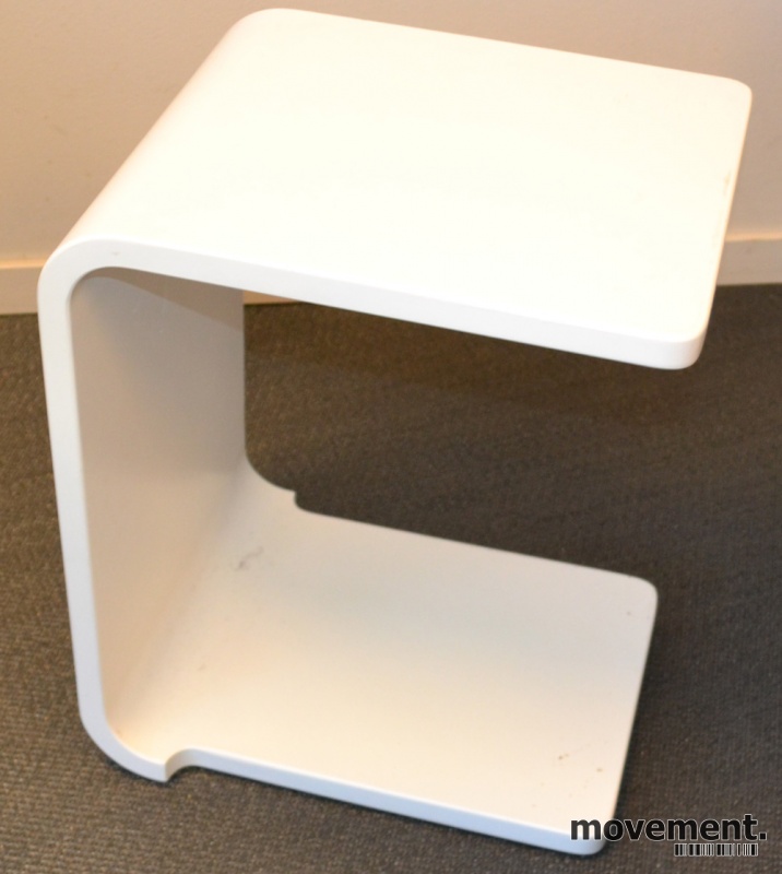 Solgt!Lite sidebord på hjul i - 1 / 3