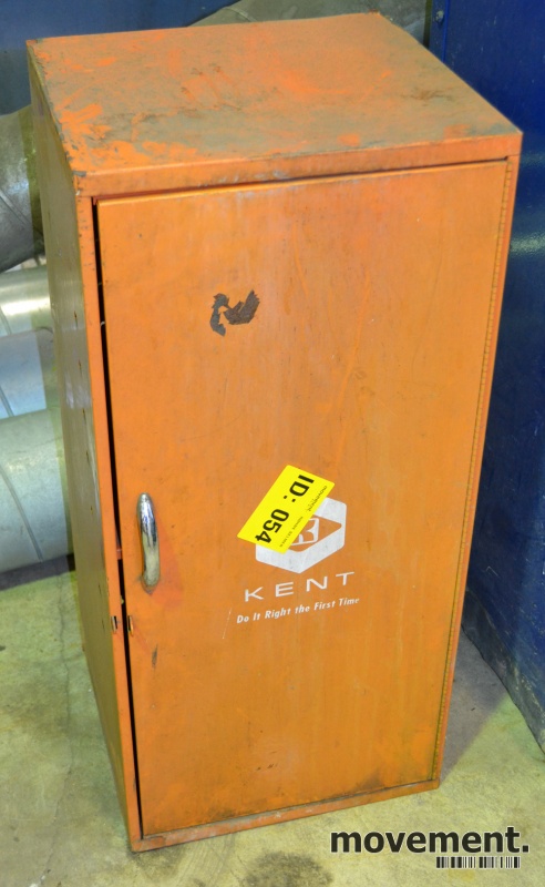 Solgt!Lite, orange veggskap fra verksted - 3 / 3