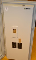 Brannsafe fra Nordic Safe med kode og nøkkel, 59cm bredde, 120cm høyde, pent brukt