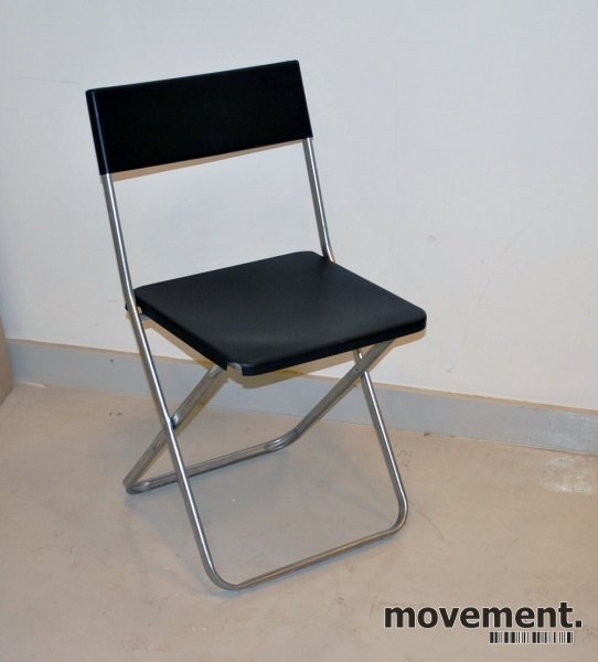IKEA Jeff klappstol i sort sinkbelagtstål, pent brukt Ikea klappstol Jeff i hvit plast grålakkert metall, pent brukt