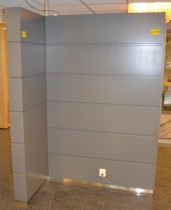 Skillevegg / romdeler i grått, solid sak, 140 x 140cm, formet som en T, pent brukt