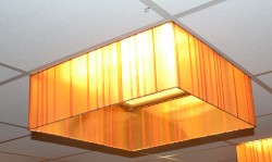 Dekorative lampeskjermer for å henge under 60x60cm himlingslamper, pent brukt