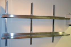 Vegghengte hyller i rustfritt stål for storkjøkken, 160cm bredde, 2 hyller, pent brukt