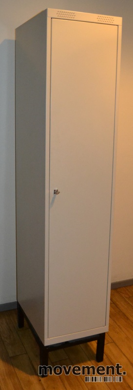 Solgt!Garderobeskap i grålakkert stål, - 2 / 2