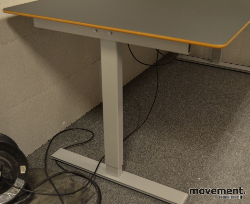 Solgt!Montana DJOB hevsenk-skrivebord med - 2 / 6