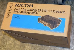 Original toner til Ricoh Aficio SP4100N / SP4110N, Type 220 Black, NY/UBRUKT