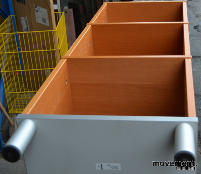 Solgt!Smal reol i Ikea Effektiv-serie i - 4 / 4