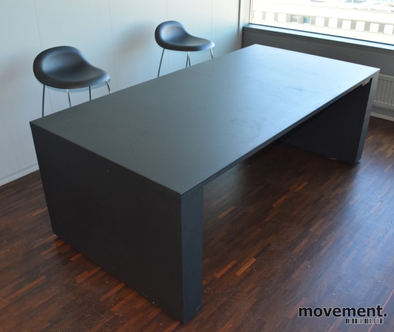 GOS3 Møtebord arbeidsbord fra Gubi isort linoleum GOS3 Møtebord arbeidsbord fra Gubi isort linoleum
