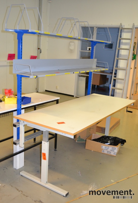 Solgt!Pakkedisk / pakkebord med hylle i - 1 / 3