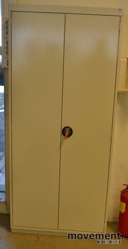 Solgt!Låsbart lagerskap i hvitlakkert - 2 / 2