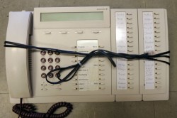 Ericsson Sentralbordapparat for MD110 telefonsentral, Dialog 3213 (Bred versjon med sidepanel), brukt