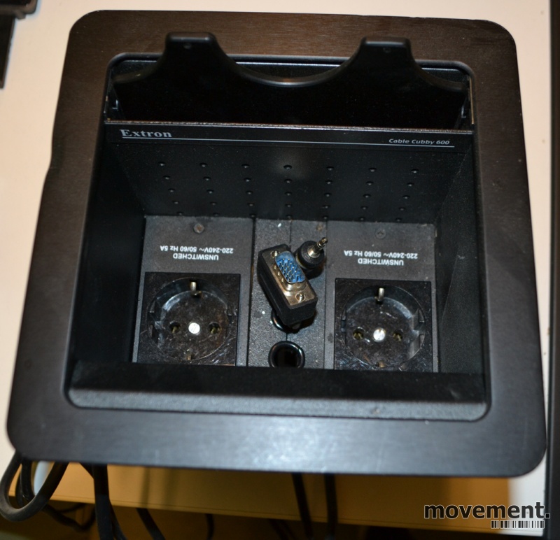 Solgt!Extron cable cubby 600, kabelluke