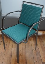 Konferansestol / møteromsstol fra Inno, modell Stack i grått / grønnmønstret stoff / bjerk, pent brukt