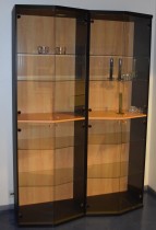 Høye skap med glassdører / vitrineskap, 218,5cm høyde, pent brukt