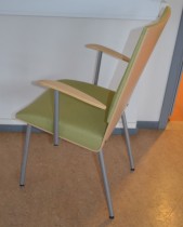 Klaessons konferansestol i grått/bjerklys grønt sete/ryggpute med armlene, modell ANNO, pent brukt