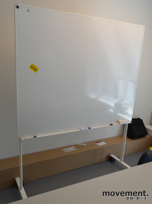Solgt!Whiteboard-tavle på hjul,