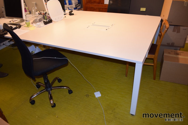 Solgt!Vitra stort design-skrivebord for 4 - 6 / 12