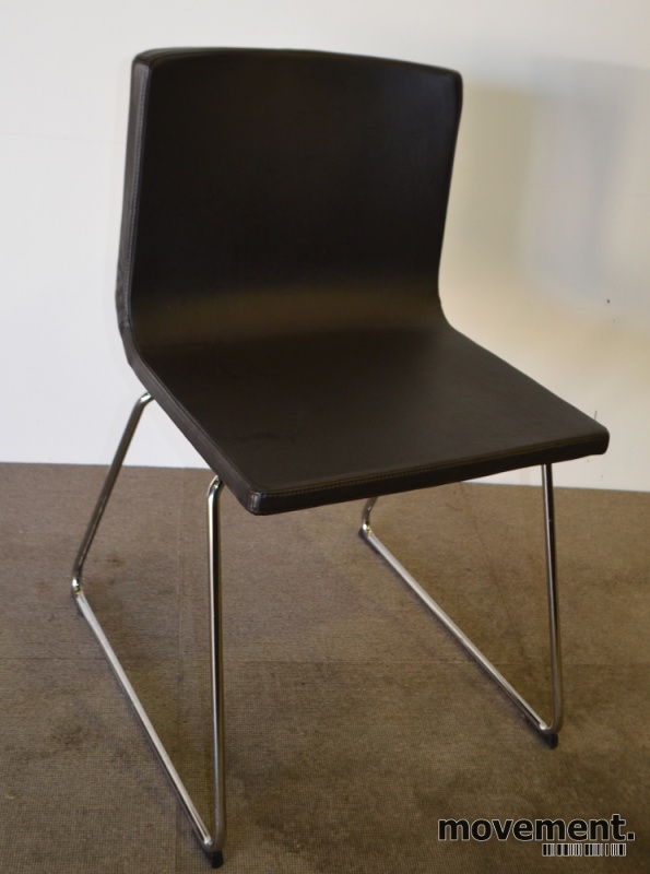 Bernhard konferansestol fra IKEA, sortskinn, krom ben, pent Bernhard konferansestol fra IKEA, sortskinn, krom ben, pent