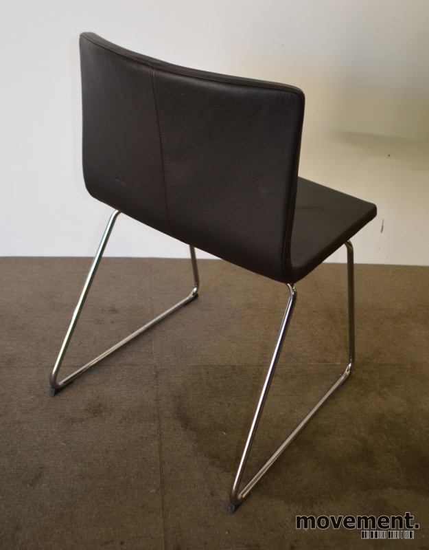 Bernhard konferansestol fra IKEA, sortskinn, krom ben, pent Bernhard konferansestol fra IKEA, sortskinn, krom ben, pent