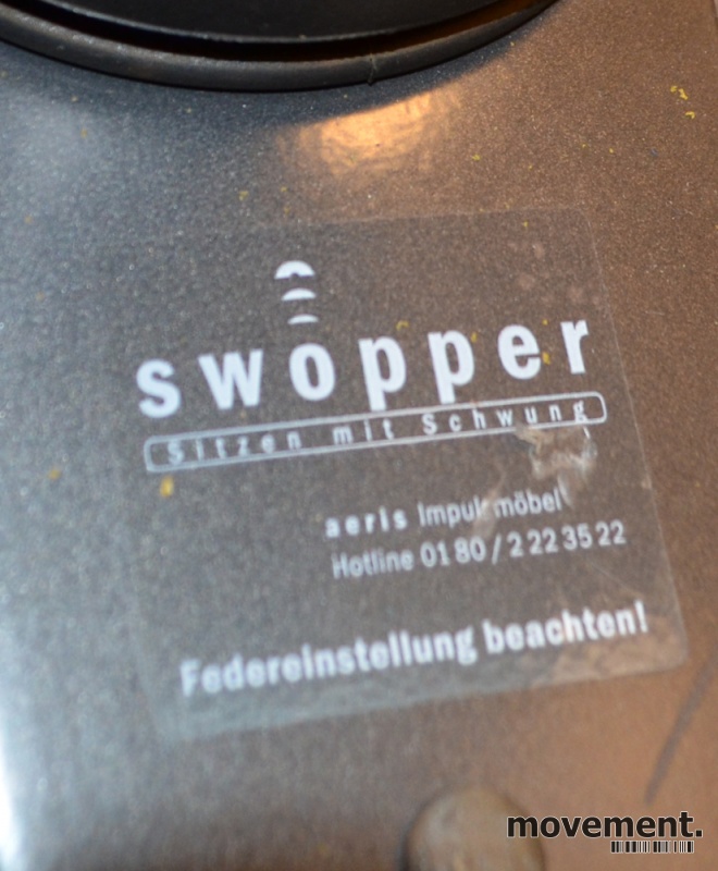 Swopper ergonomisk stol i rødtmikrofiberstoff, pent brukt Swopper ergonomisk stol i rødtmikrofiberstoff på hjul, pent
