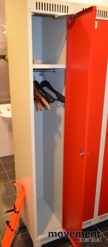 Solgt!Garderobeskap i stål fra Høvik - 2 / 4