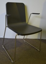 Skandiform Pompidoo stablestol / konferansestol med armlene i sort, pent brukt