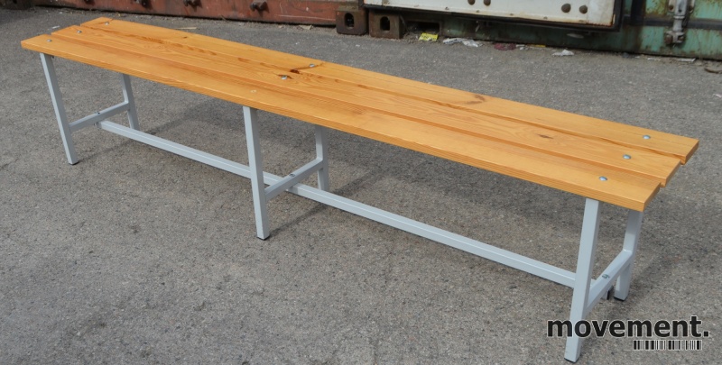 Solgt!Garderobebenk i tre / stål, 200cm