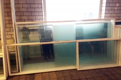 Modulvegger i hvitt / glass fra Moelven, diverse bredder, 256,5cm høyde, pent brukte