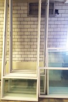 Modulvegger i hvitt / glass fra Moelven, diverse bredder, 256,5cm høyde, pent brukte
