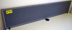 Kinnarps Rezon bordskillevegg i grå farge til kontorpult, 160cm bredde, 35cm høyde, pent brukt