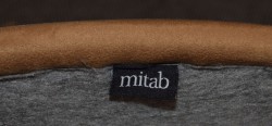 Barkrakk fra Mitab, modell TORO, bøk/beige mikrofiber, 78cm sittehøyde, pent brukt