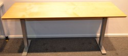 Skrivebord fra Dencon i bjerk, 160x60cm, pent brukt
