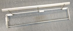 Engströms vegghengt dispenser for innpakkingspapir, inntil 60cm brede ruller, pent brukt