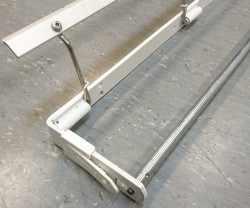 Engströms vegghengt dispenser for innpakkingspapir, inntil 60cm brede ruller, pent brukt