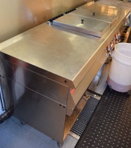 Nyere 230V frityrlinje fra Angelo PO, Italia, arbeidsbenk 210cm bredde, 2 frityrer a 7,2kW, 2014-modell - KUPPVARE