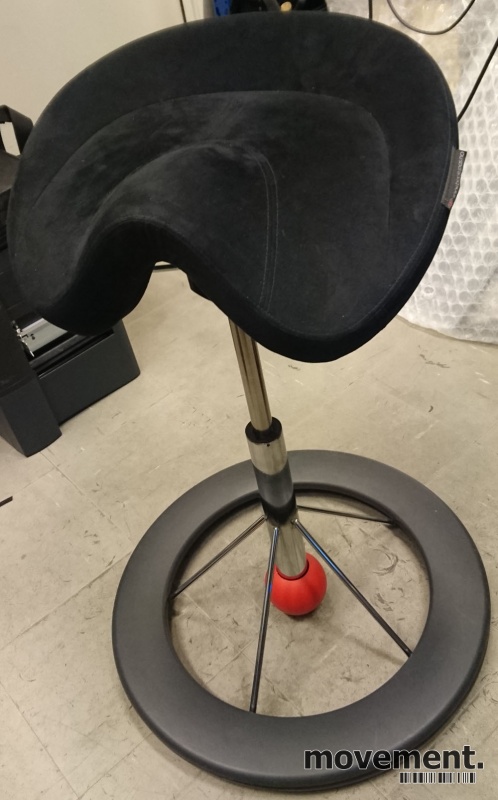 Kontorstol: BackApp ergonomiskkontorstol i sort mikrofiber Kontorstol: BackApp ergonomiskkontorstol i rød mikrofiber
