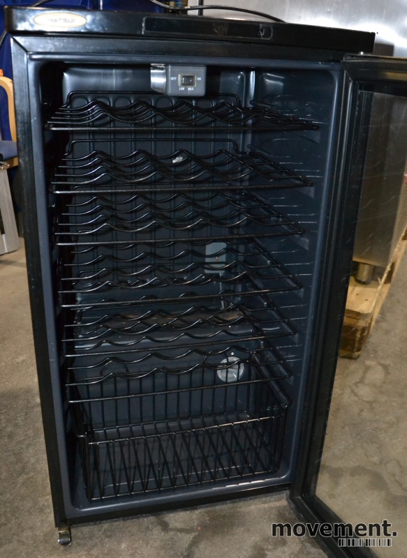 Solgt!Matsui Vinskap, modell MWC337B, for - 4 / 6